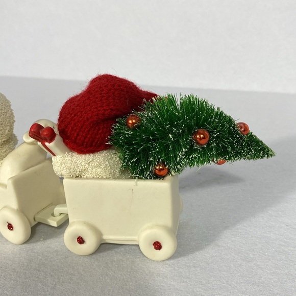 Dept 56 Christmas Coupe Charming Holiday Figurine 2 Piece Set with Tree - Picture 6 of 11